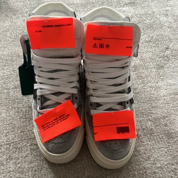 NWT Off-White
Off-Court 3.0 glitter high-top sneakers Women Size 36 - Picture 3 of 11